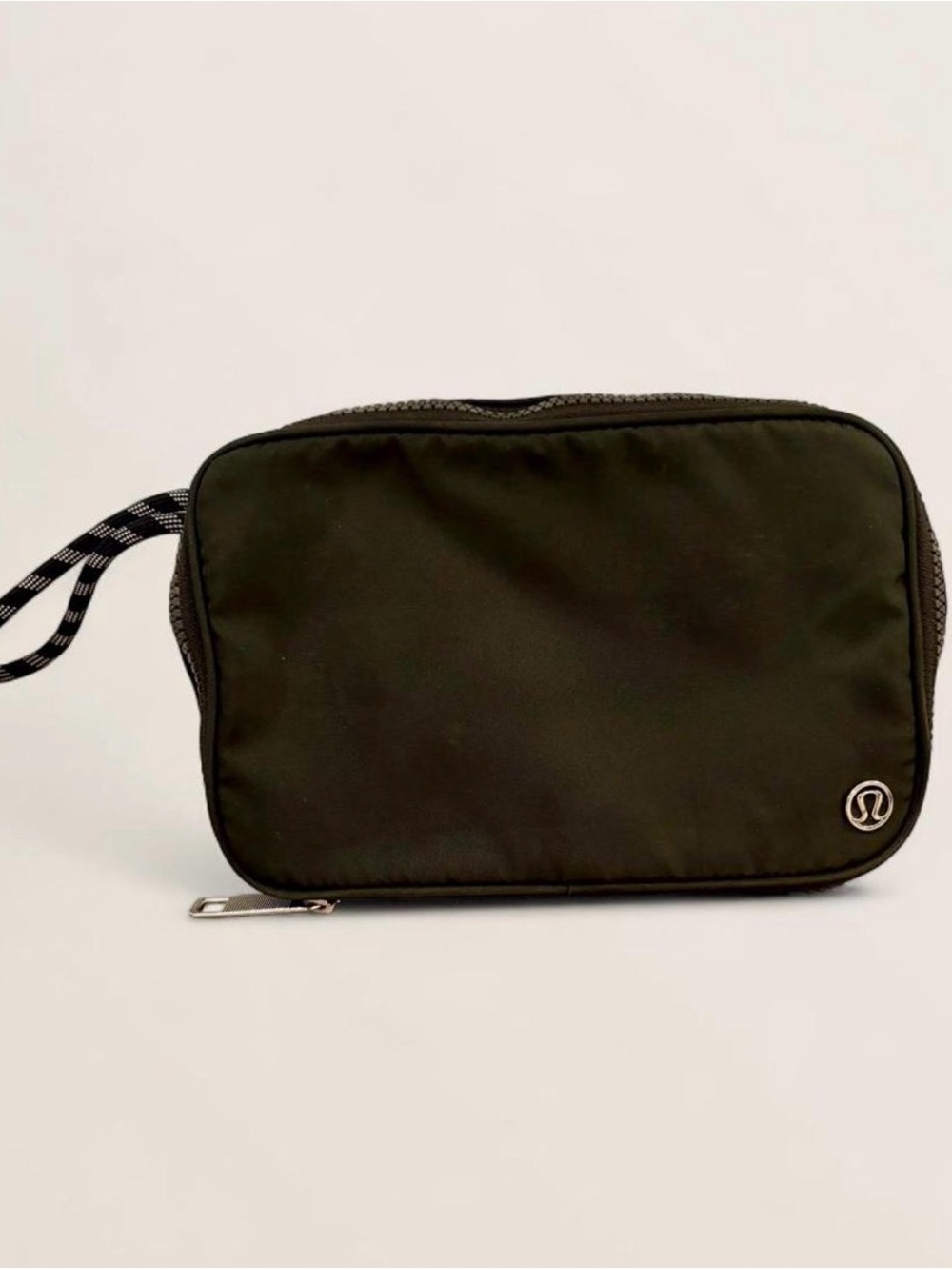 lululemon athletica Green Women’s Toiletry Pouch with Wrist Strap